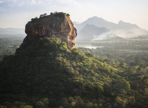 kullerinden-dogarak-turistik-cazibe-noktasina-donusen-10-ulke
