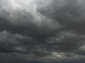 Yağmur Bulutları Neden Koyu Renktedir?