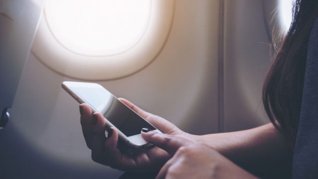 Uçakta Neden Telefonlarımızı Kapatıyoruz?