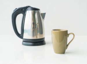 Mutfakta Pratik Kullanım Vadeden Su Isıtıcısı ve Kettle